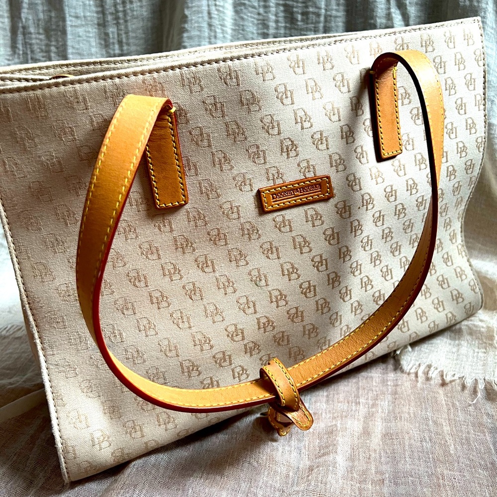 Dooney&Bourke Bag Clearance Sale!
